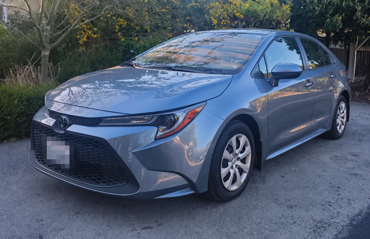 Used 2022 Toyota Corolla LE FWD image 1