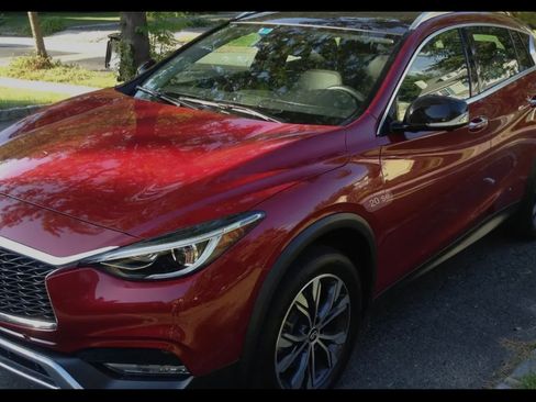 Used 2018 INFINITI QX30 image 1