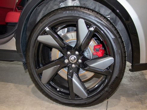 Used 2025 Jaguar F-PACE SVR 575 Edition image 14