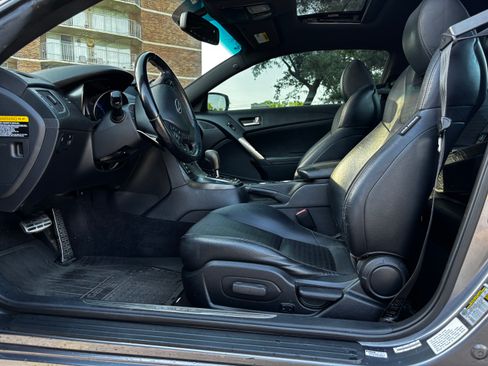 Used 2014 Hyundai Genesis 3.8 RWD image 12