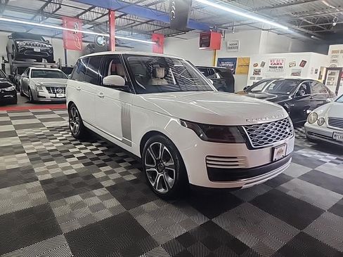 Used 2020 Land Rover Range Rover HSE image 4