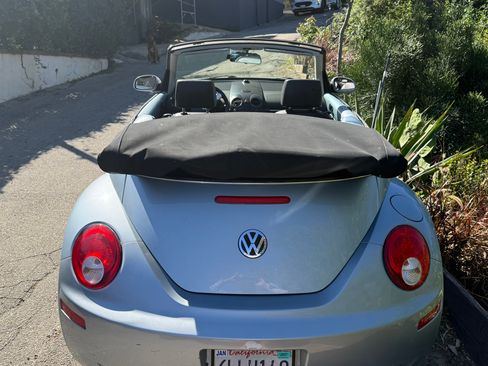 Used 2010 Volkswagen Beetle Convertible image 9