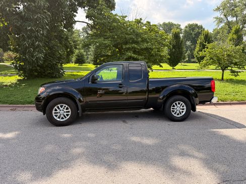 Used 2014 Nissan Frontier SV w/ SV Value Truck Package AWD/4WD image 1