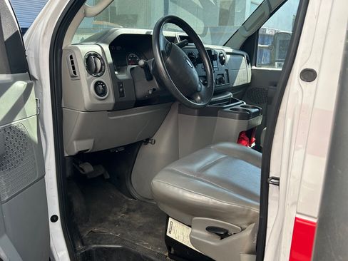 Used 2016 Ford E-350 and Econoline 350 Super Duty w/ Power Windows & Locks Group RWD image 8