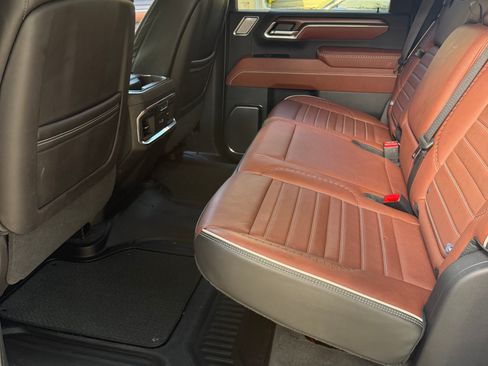 Used 2024 GMC Sierra 3500 Denali Ultimate AWD/4WD image 13