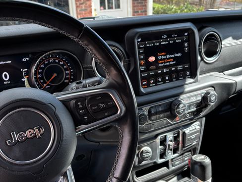 Used 2021 Jeep Wrangler Unlimited Sahara image 6