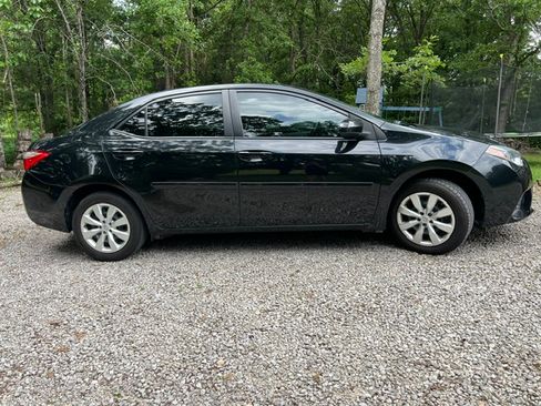 Used 2016 Toyota Corolla LE FWD image 2