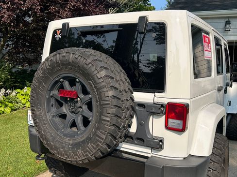 Used 2014 Jeep Wrangler Unlimited Sahara AWD/4WD image 16