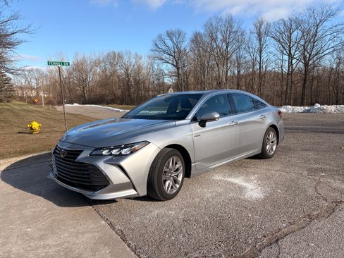Used 2019 Toyota Avalon XLE image 5