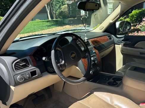Used 2007 Chevrolet Tahoe LT w/ LT Preferred Equipment Group RWD image 8