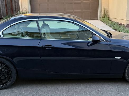 Used 2009 BMW 335i Convertible image 16