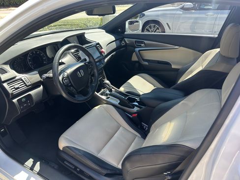 Used 2017 Honda Accord Touring image 6