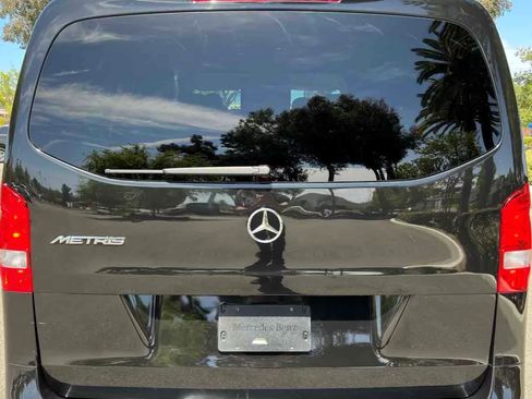 Used 2018 Mercedes-Benz Metris Passenger image 5