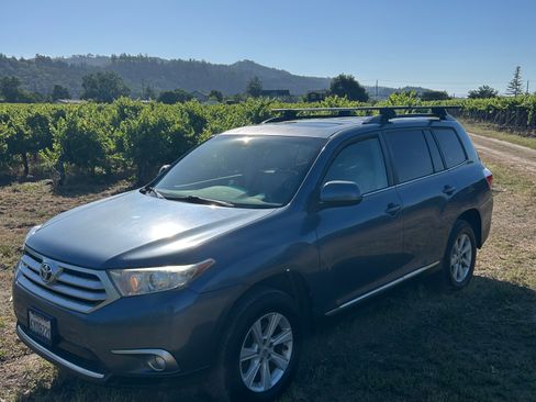 Used 2013 Toyota Highlander SE AWD/4WD image 1