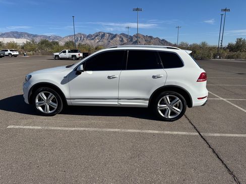 Used 2014 Volkswagen Touareg TDI AWD/4WD image 1