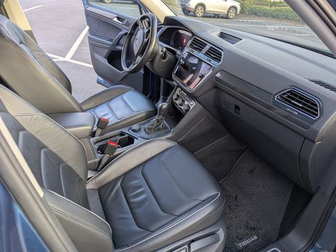 Used 2019 Volkswagen Tiguan SEL Premium w/ 3rd Row Seat Package image 5