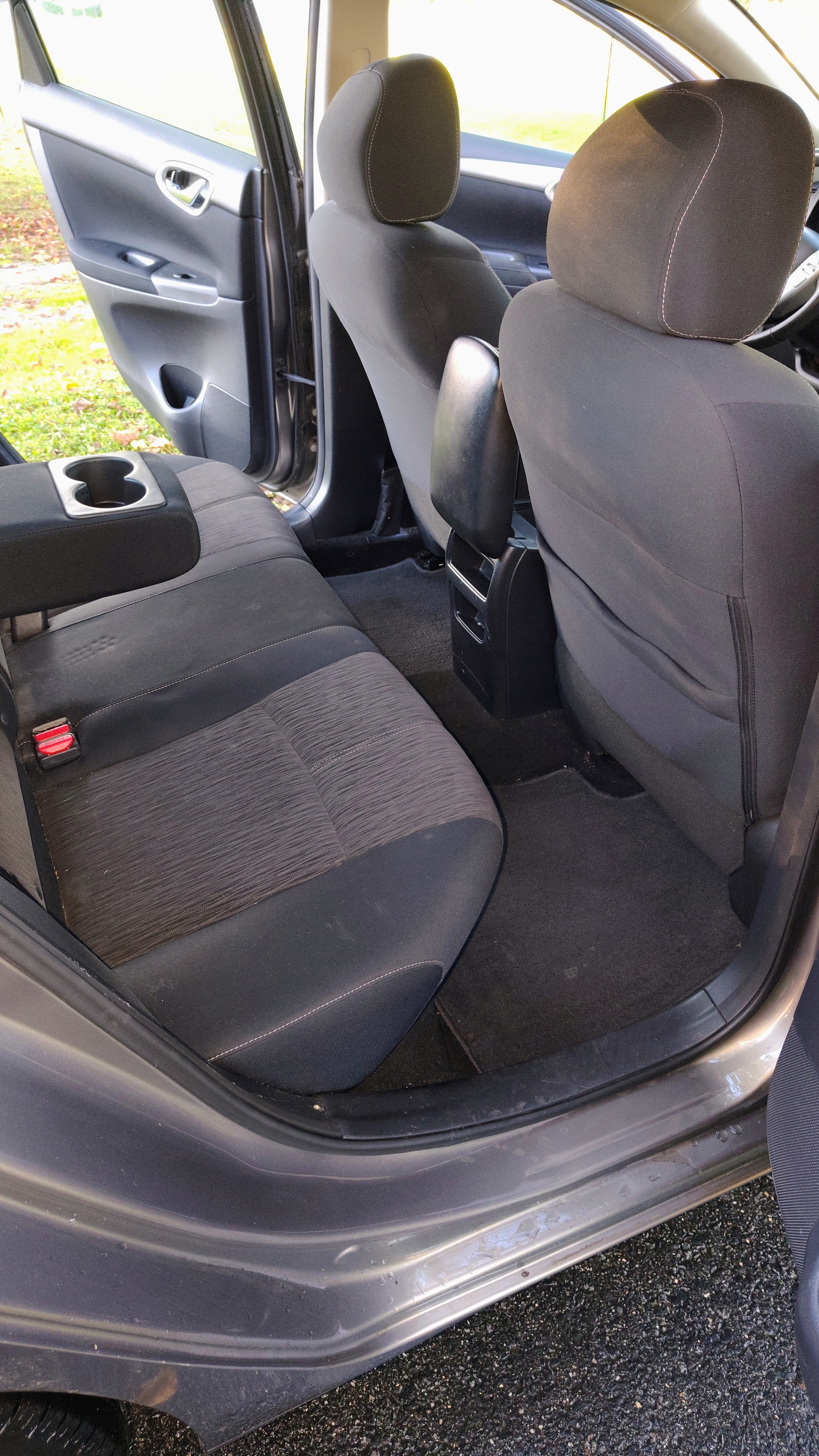 Used 2015 Nissan Sentra SV w/ Navigation Package FWD image 13