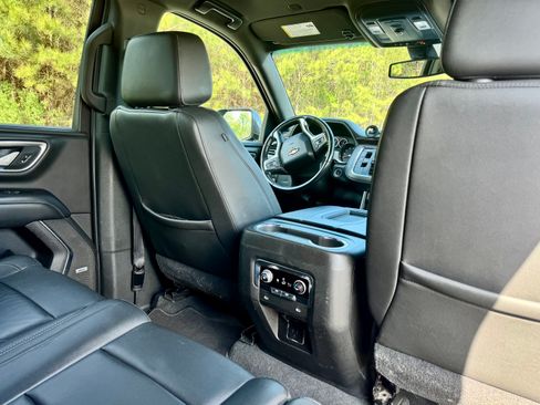 Used 2021 Chevrolet Suburban LT RWD image 14