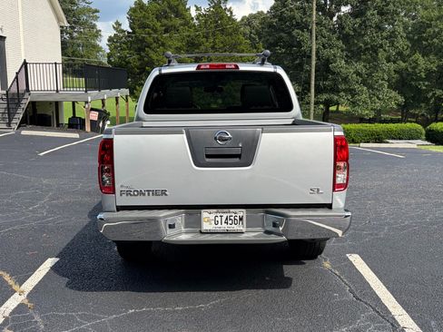 Used 2011 Nissan Frontier SL RWD image 8