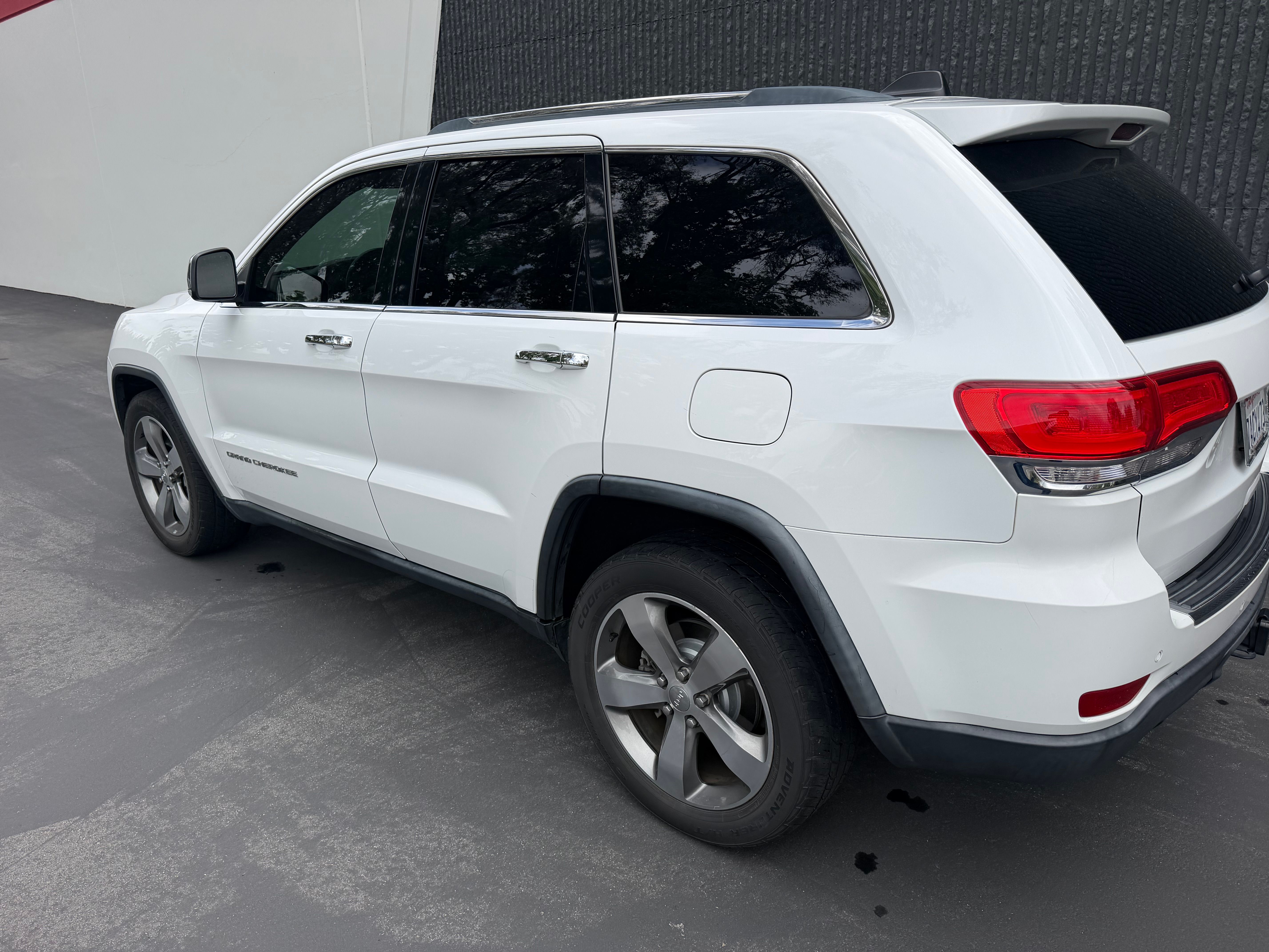 Used 2014 Jeep Grand Cherokee Limited w/ Trailer Tow Group IV RWD image 4