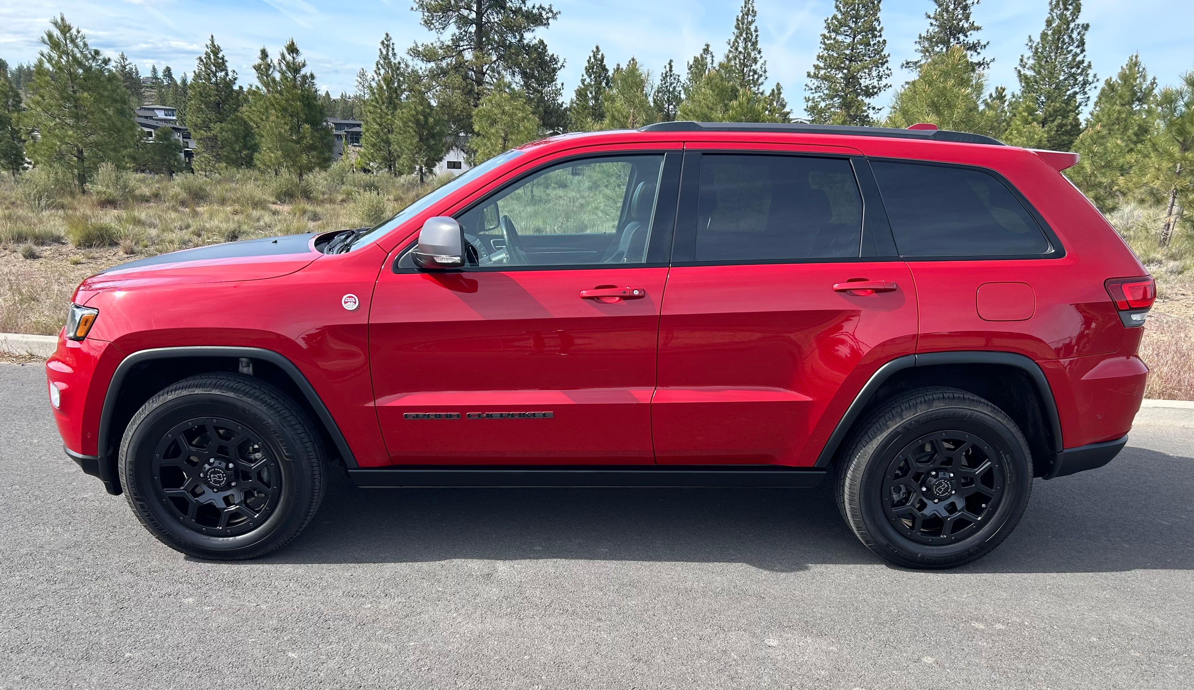 Used 2017 Jeep Grand Cherokee Trailhawk w/ Trailhawk Luxury Group AWD/4WD image 5