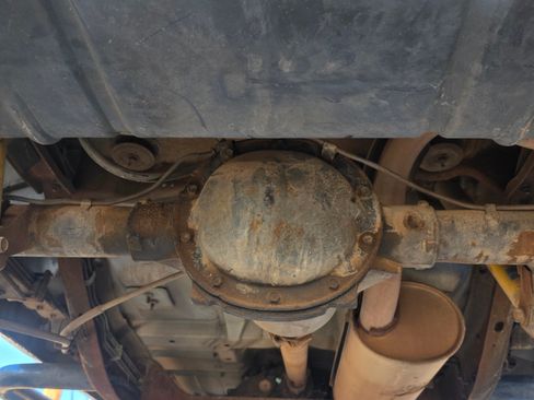 Used 1995 Chevrolet Tahoe Sport Utility 2D image 2