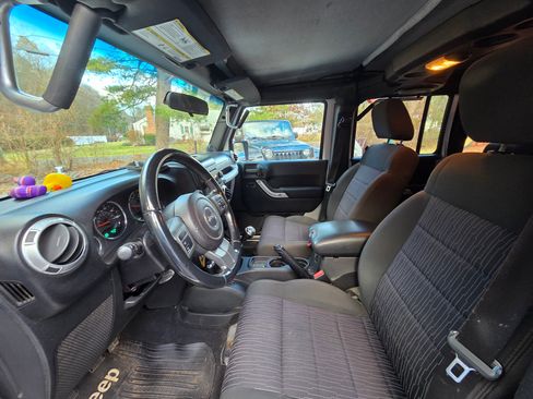 Used 2011 Jeep Wrangler Unlimited Sahara w/ Dual Top Group image 18