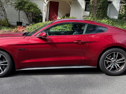 Used 2017 Ford Mustang GT image 4