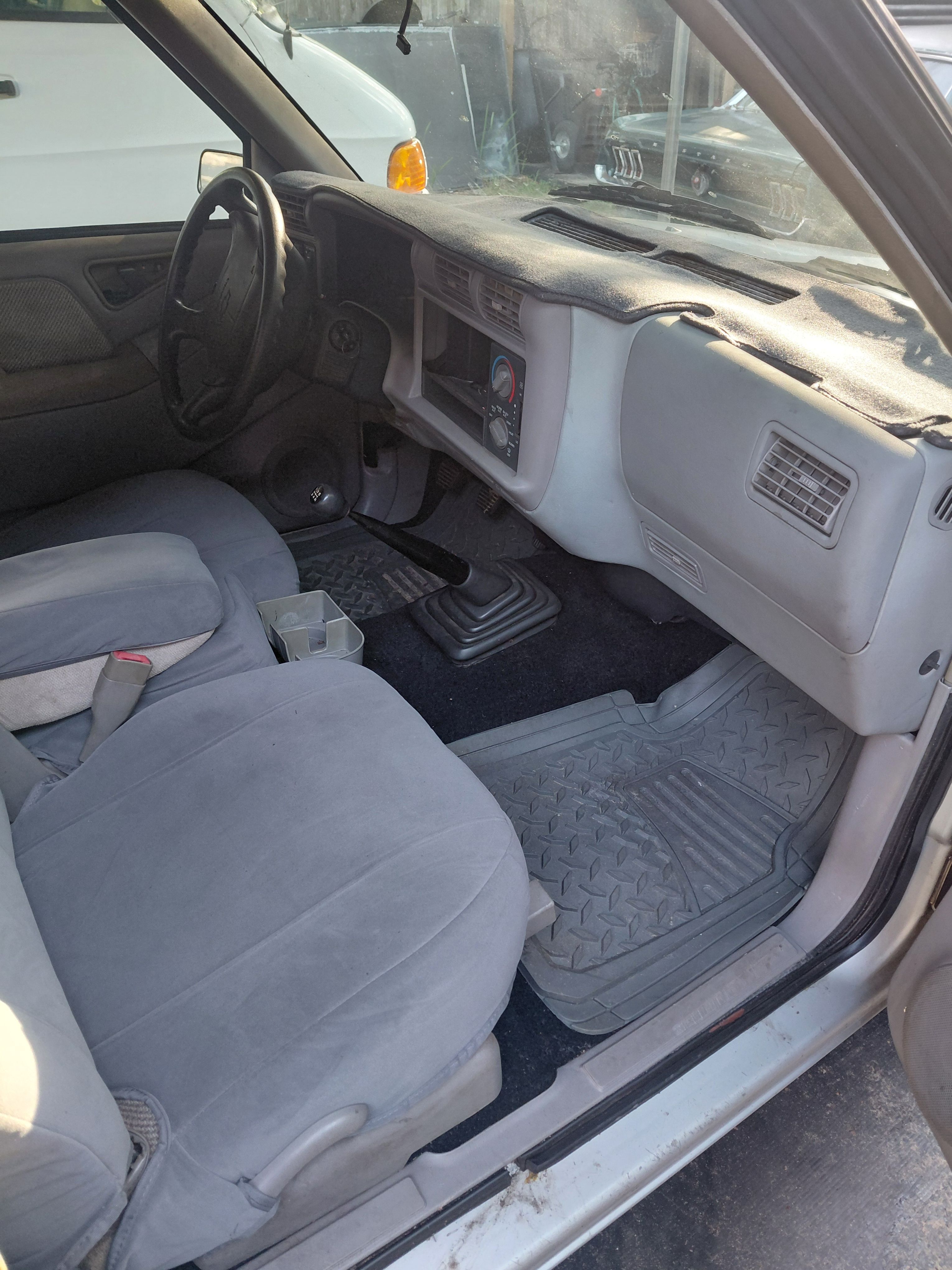 Used 1995 Chevrolet S10 Pickup LS RWD image 5