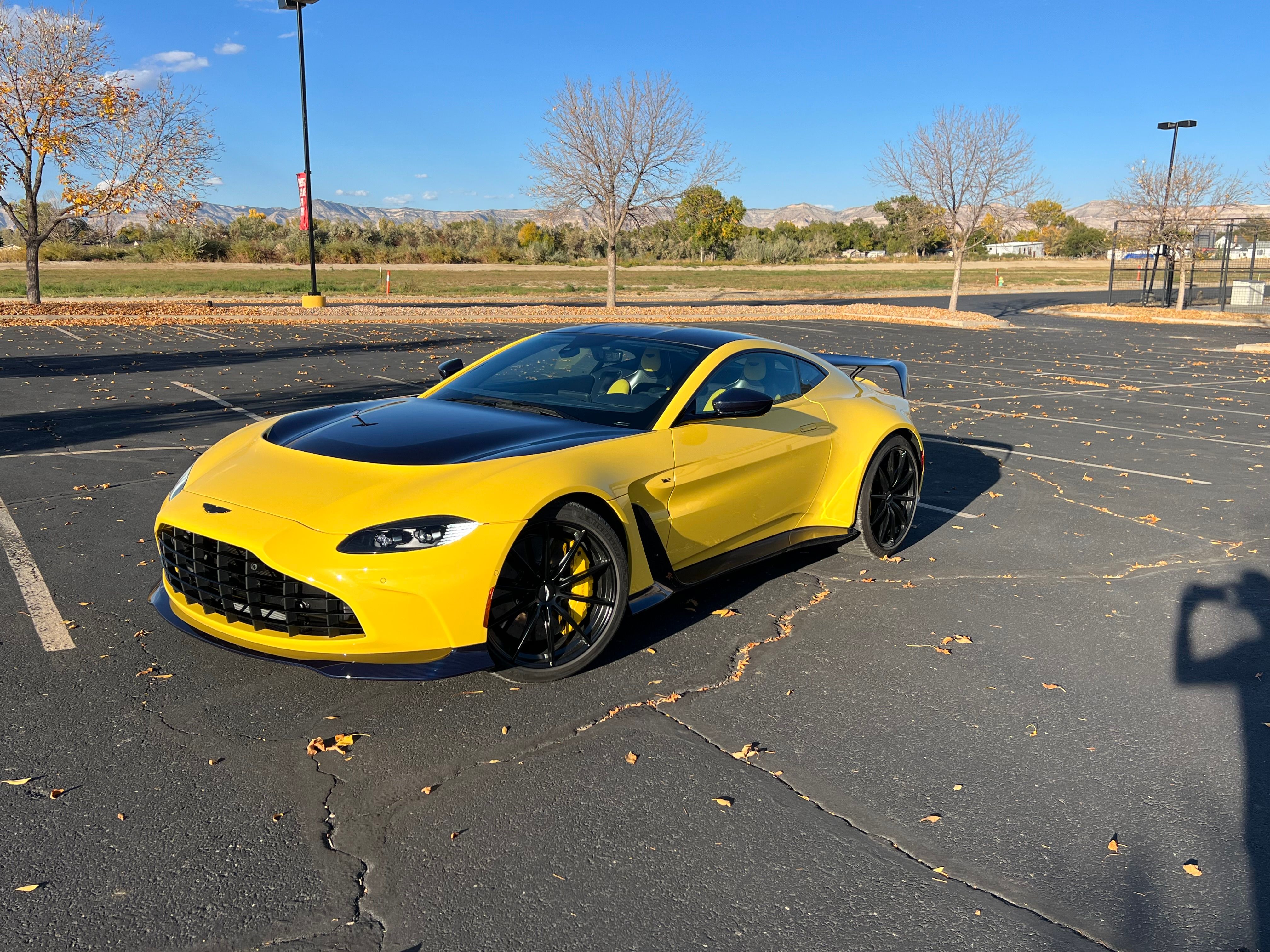 Used 2023 Aston Martin V12 Vantage RWD image 30