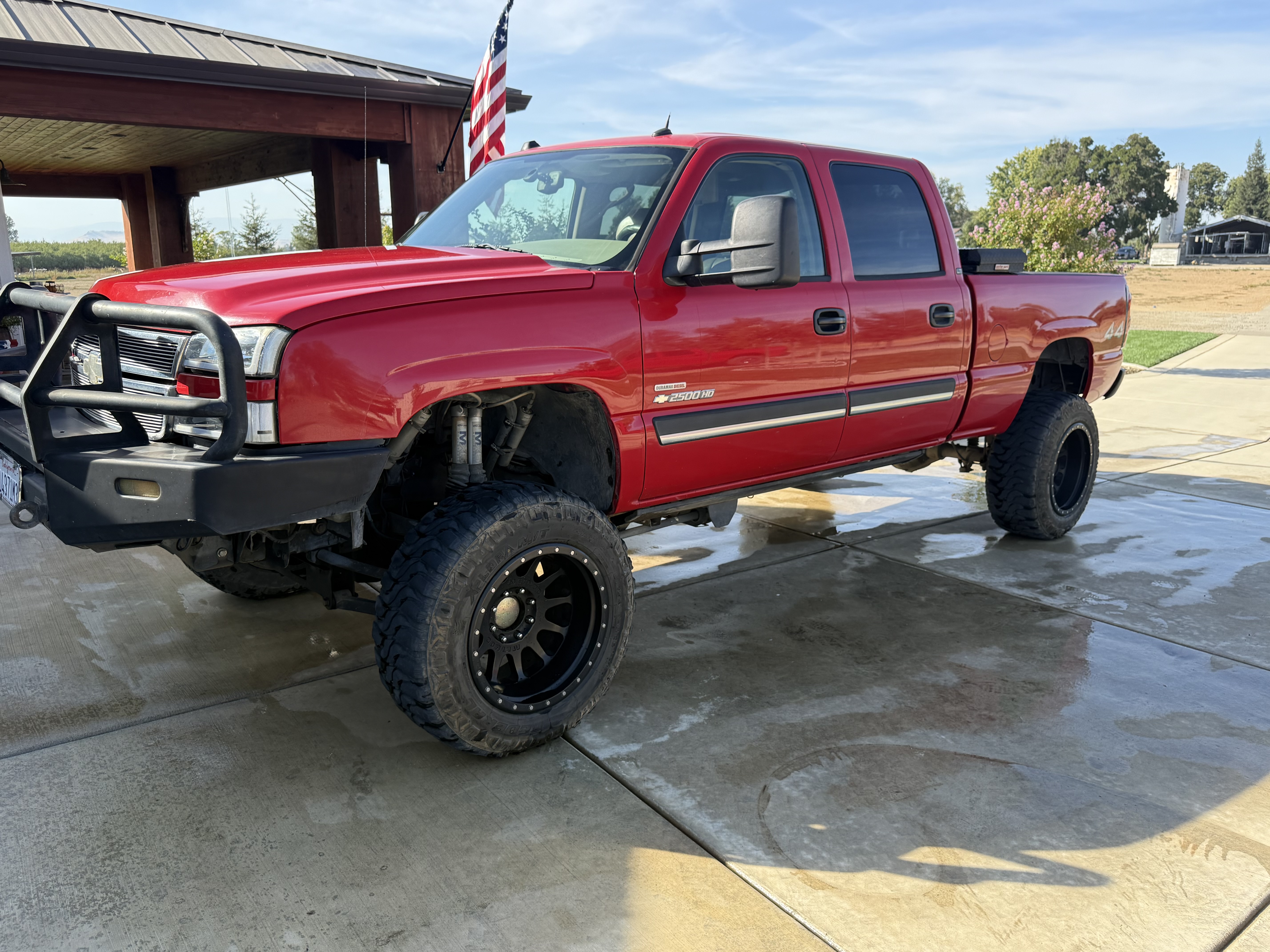 Used 2005 Chevrolet Silverado 2500 LT w/ Heavy-Duty Power Package AWD/4WD image 2