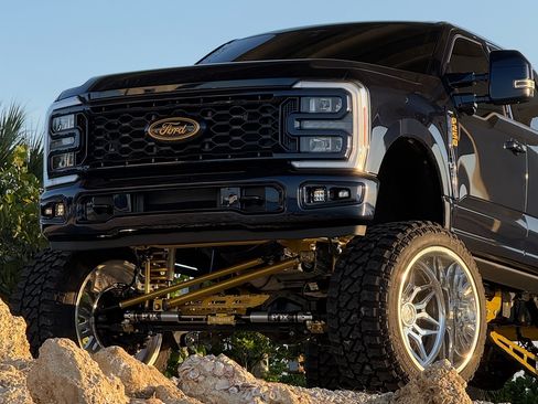 Used 2023 Ford F250 Lariat w/ Sport Appearance Package image 18