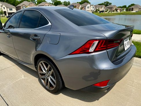 Used 2016 Lexus IS 200t RWD image 11