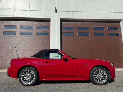 Used 2018 FIAT 124 Spider Abarth w/ Convenience Group image 6