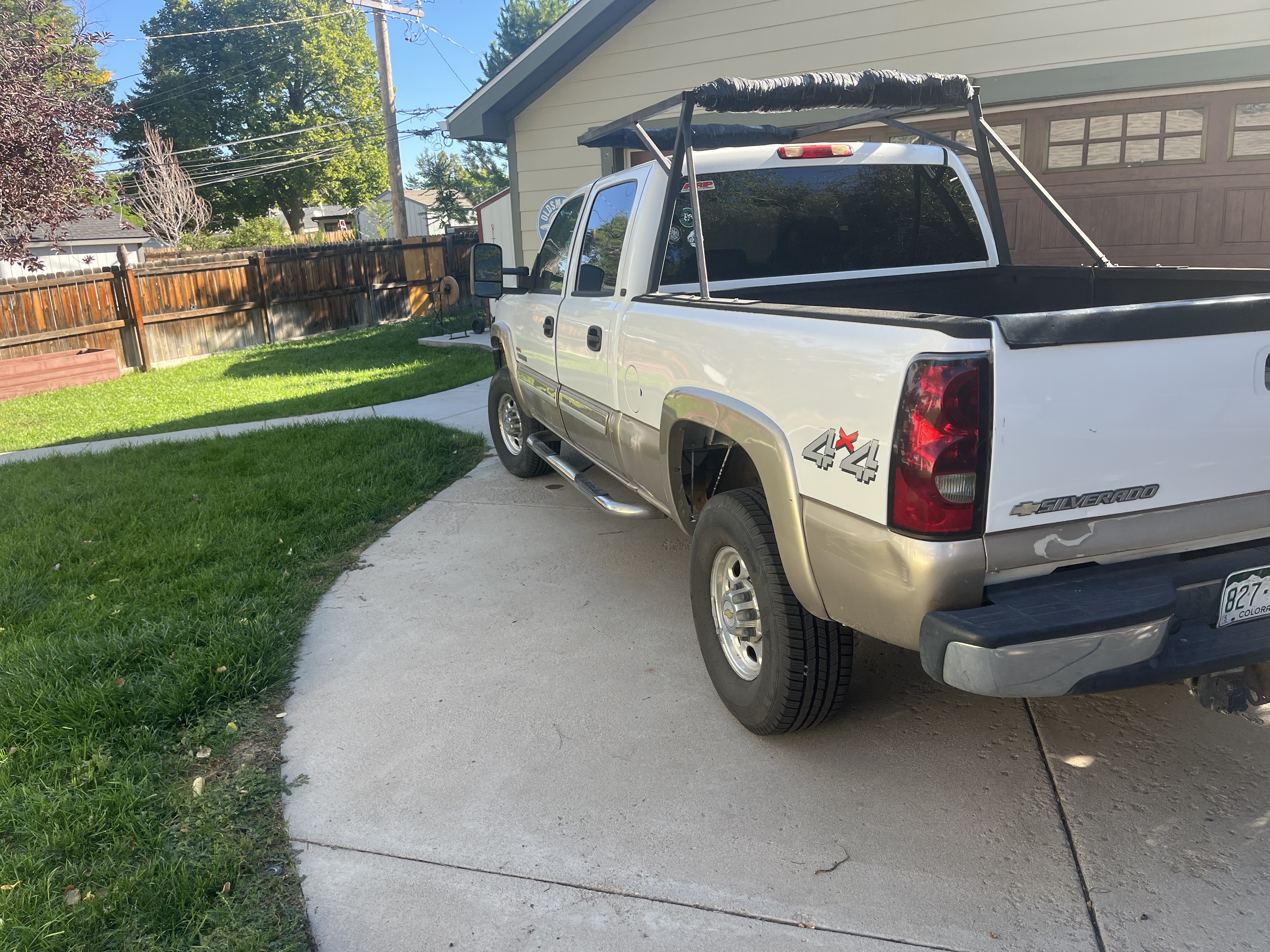 Used 2004 Chevrolet Silverado 2500 LT AWD/4WD image 2