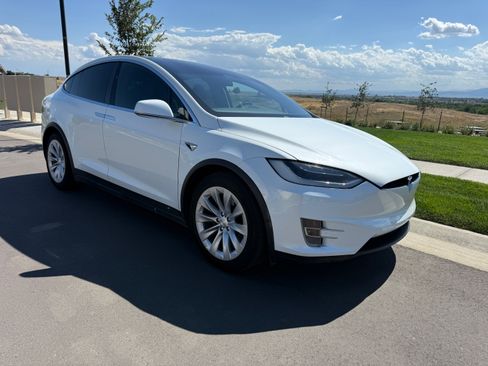 Used 2018 Tesla Model X 75D AWD/4WD image 6