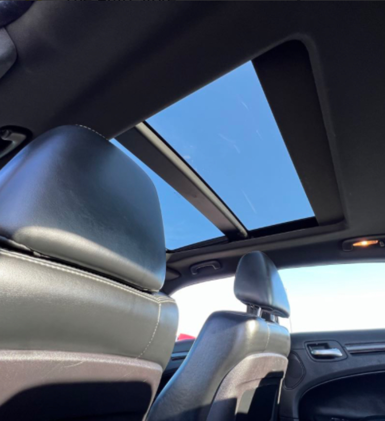 Used 2016 Chrysler 300 Limited RWD image 6