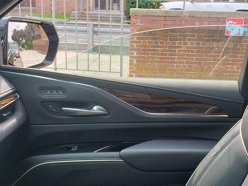 Used 2023 Cadillac Escalade ESV Premium Luxury image 8