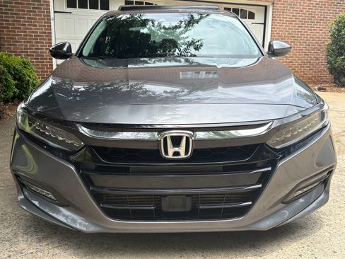 Used 2018 Honda Accord Touring image 4