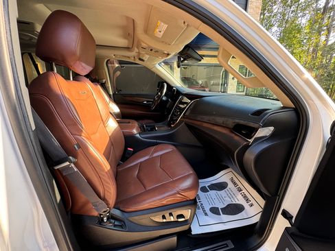 Used 2016 Cadillac Escalade Luxury AWD/4WD image 11