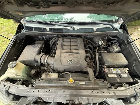 Used 2012 Toyota Tundra 4x4 Double Cab w/ TRD Off-Road Pkg image 8