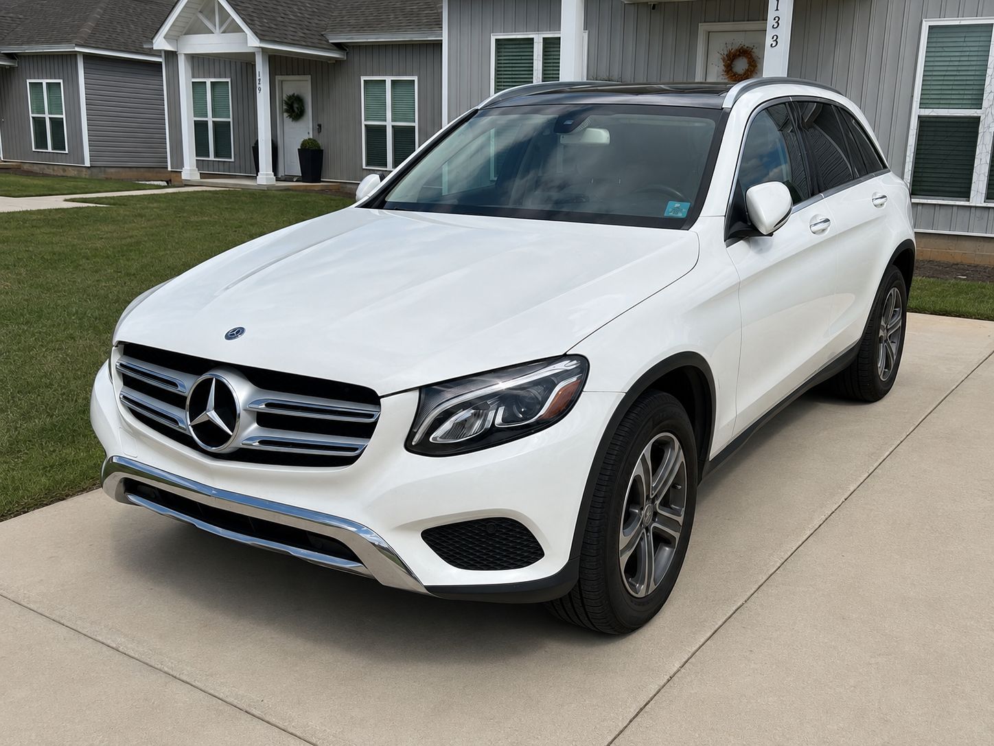 Used 2017 Mercedes-Benz GLC 300 4MATIC image 2