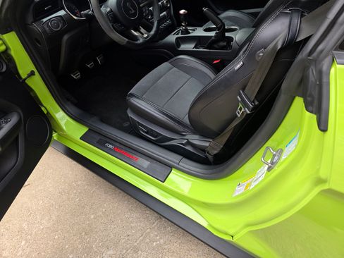 Used 2020 Ford Mustang Shelby GT350 w/ Technology Package image 4