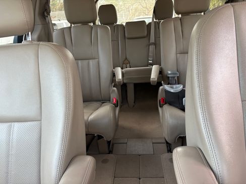 Used 2015 Chrysler Town & Country Touring-L w/ Driver Convenience Group image 13