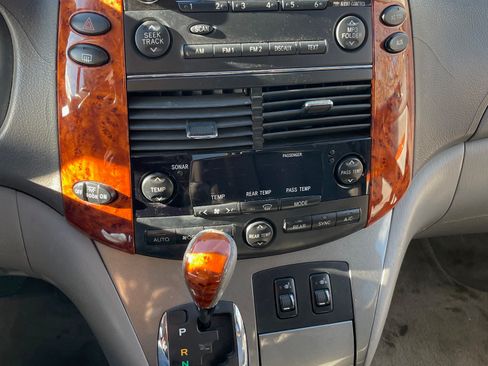 Used 2006 Toyota Sienna XLE Limited image 13