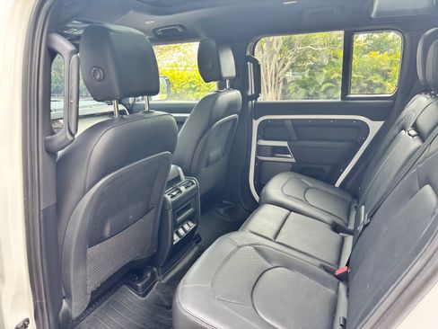 Used 2024 Land Rover Defender 110 S image 10