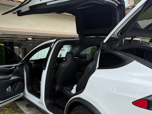 Used 2018 Tesla Model X P100D image 10