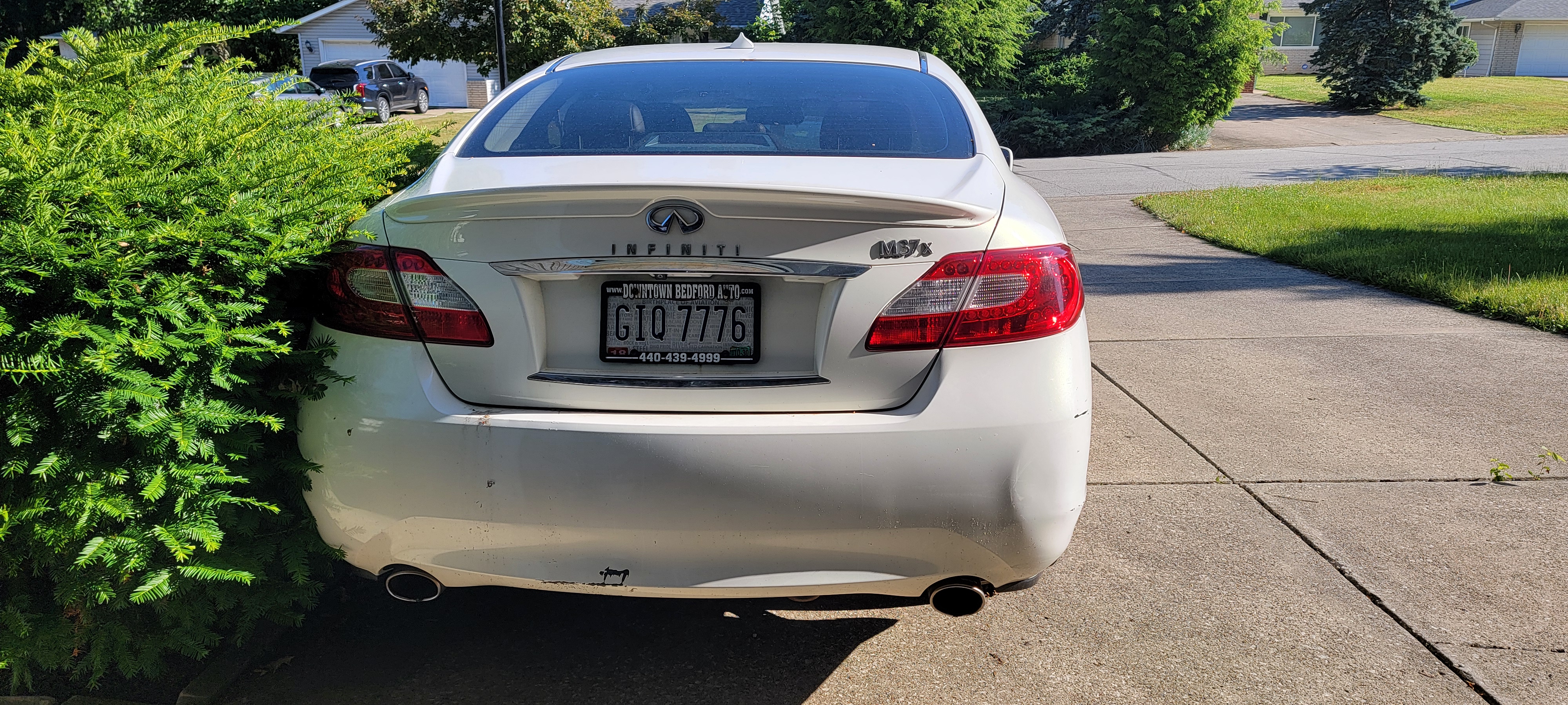 Used 2011 INFINITI M37 x w/ Deluxe Touring Pkg AWD/4WD image 2
