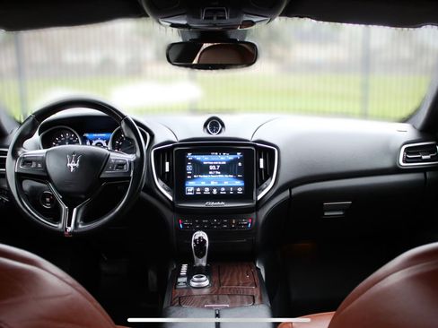 Used 2017 Maserati Ghibli image 11