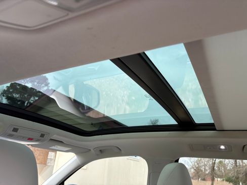 Used 2020 Volkswagen Tiguan SEL image 14